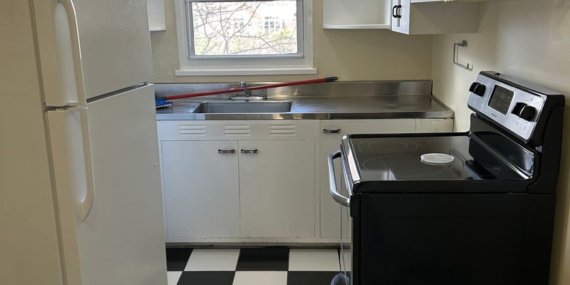 West Hartford Apartment: 877 Farmington Avenue