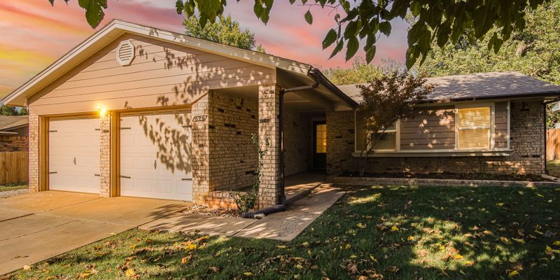 Edmond House: 625 Hawthorne Pl