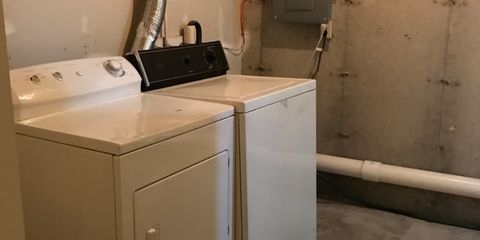516 downstairs laundry.jpg