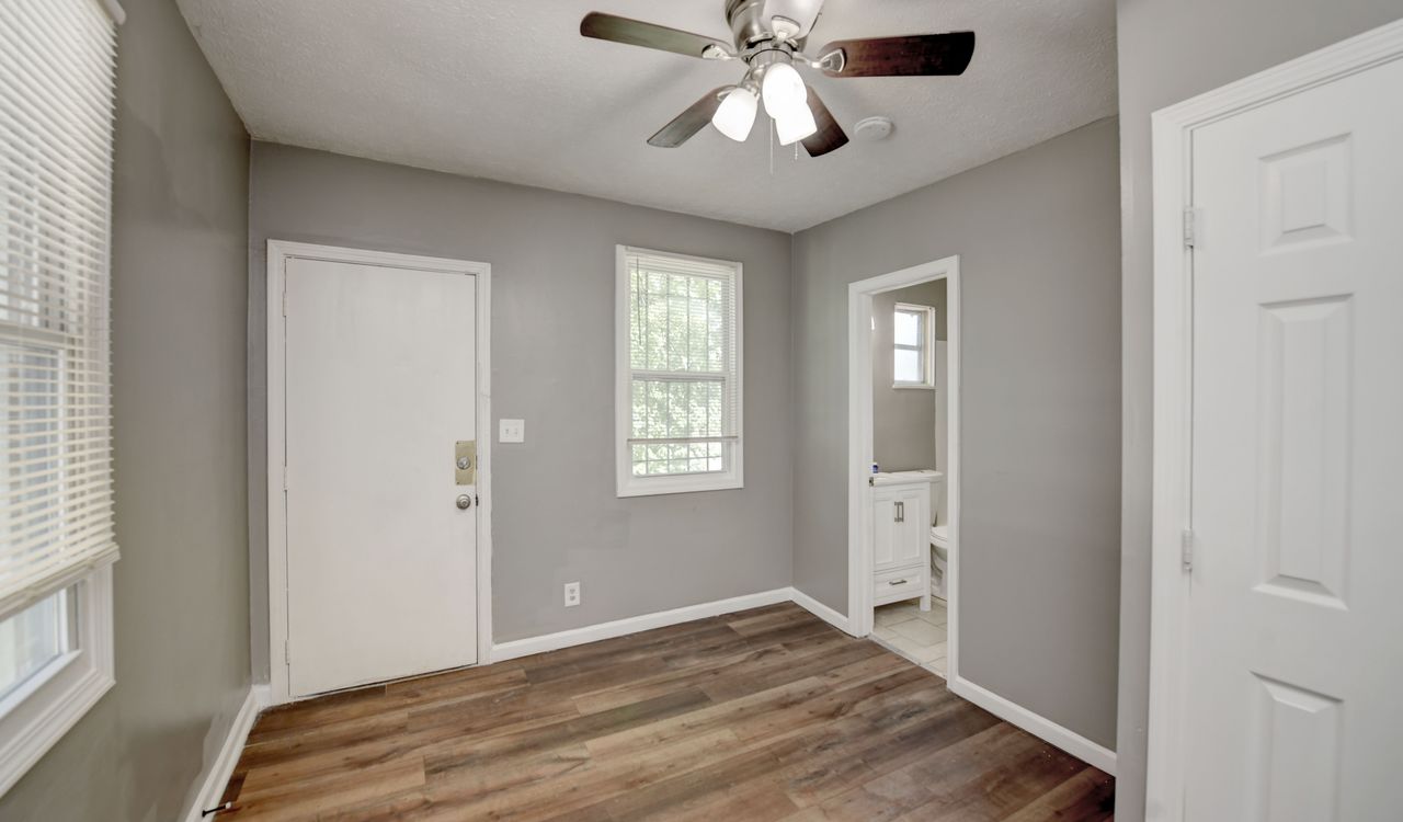 366 Wrexham Ave 366 1-2 photo 9