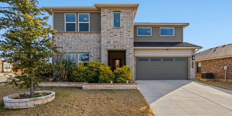 Fort Worth House: 9352 Herringbone Dr