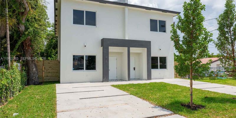 Miami Townhome: 2121 NW 45th St