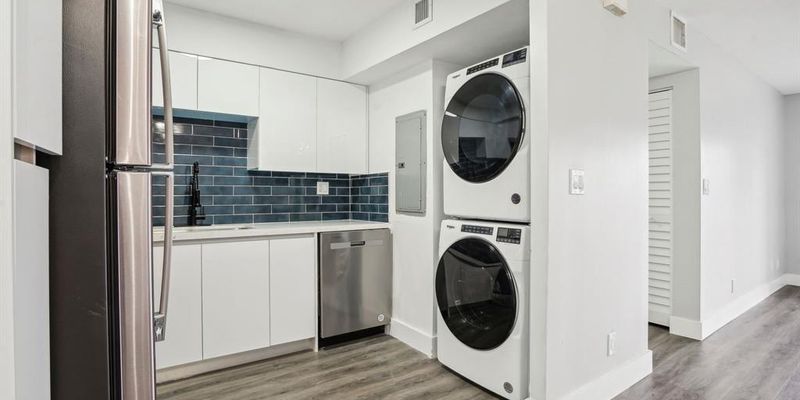 Sunrise House: 3210 NW 84th Ave