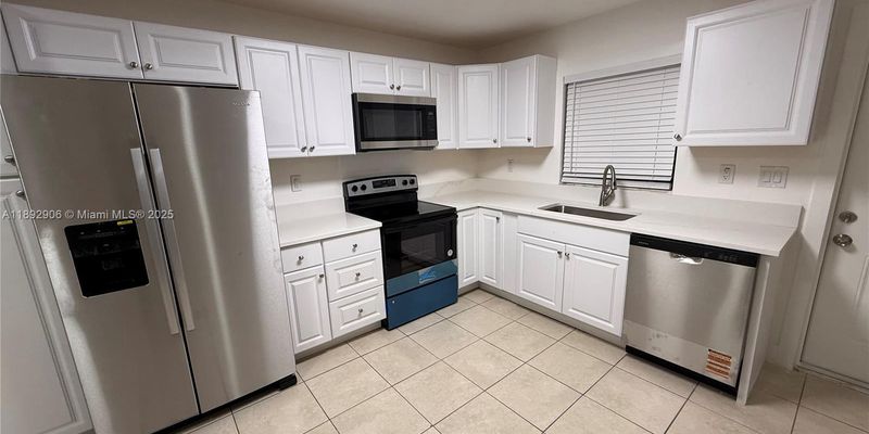 Miramar House: 6046 SW 40th St