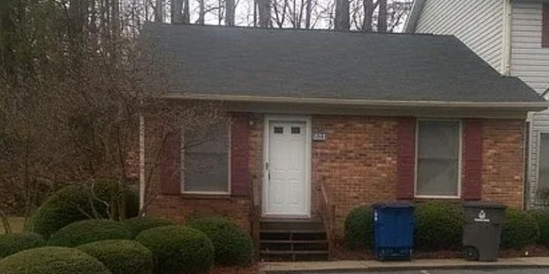 Winston-Salem House: 821 Brickwood Ct