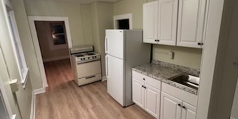 135 Kitchen.jpg