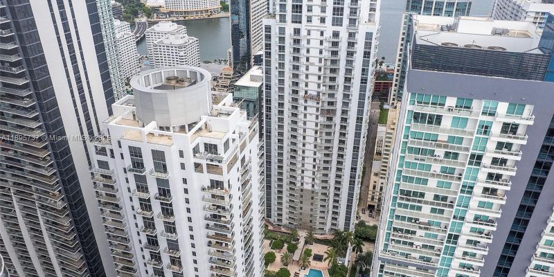 Miami House: 1060 Brickell Ave