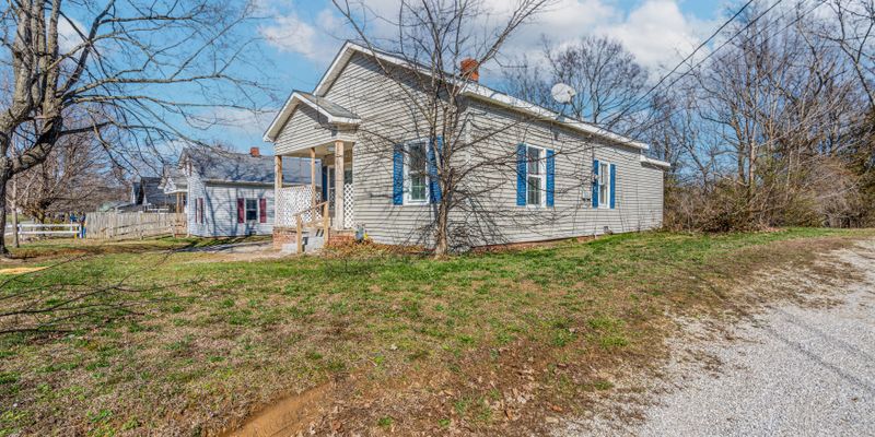 Glasgow House: 207 Sunset Ave