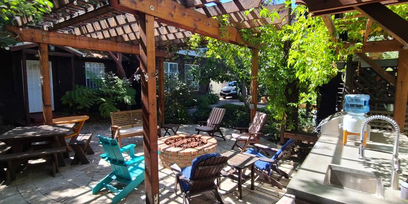 emeryville House: 4015 adeline st