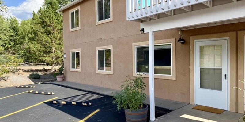 Palisade Apartment: 963 Iowa Ave