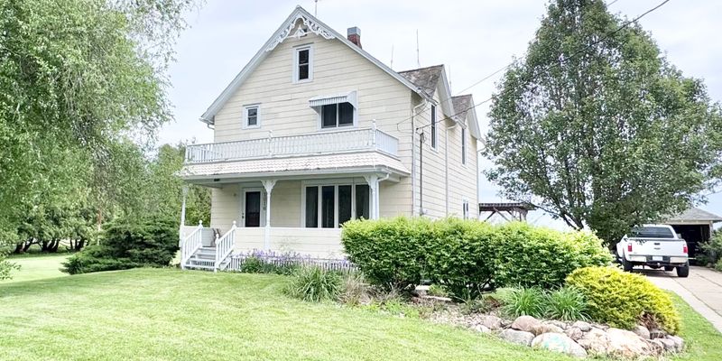 Sumner House: 1016 Pleasant St