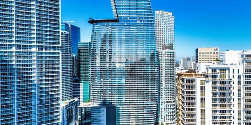 Miami Condo: 300 Biscayne Blvd Way