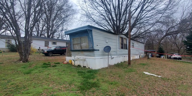 Hickory House: 522 17th St SW