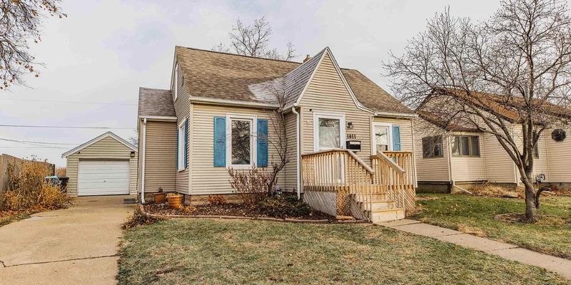 Waterloo House: 1811 Forest Ave