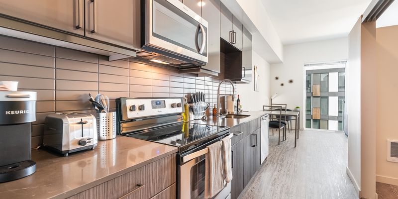 Redmond Apartment: 16450 Redmond Way