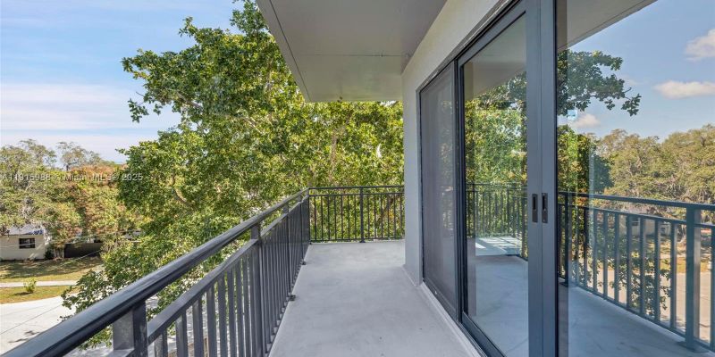 North Miami Apartment: 840 NE 130th St