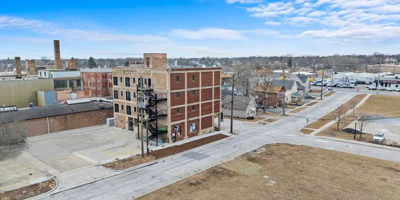 Aurora Apartment: 110 Cross St