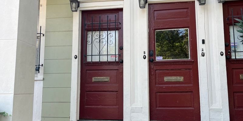 Savannah House: 551 E Park Ave