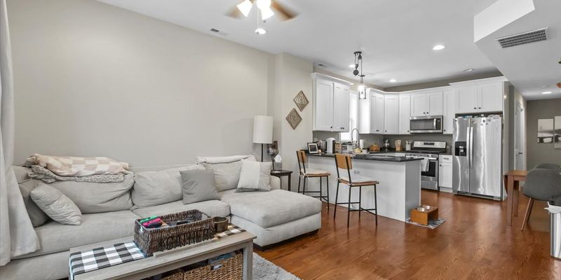 Chicago Apartment: 2418 W Medill Ave