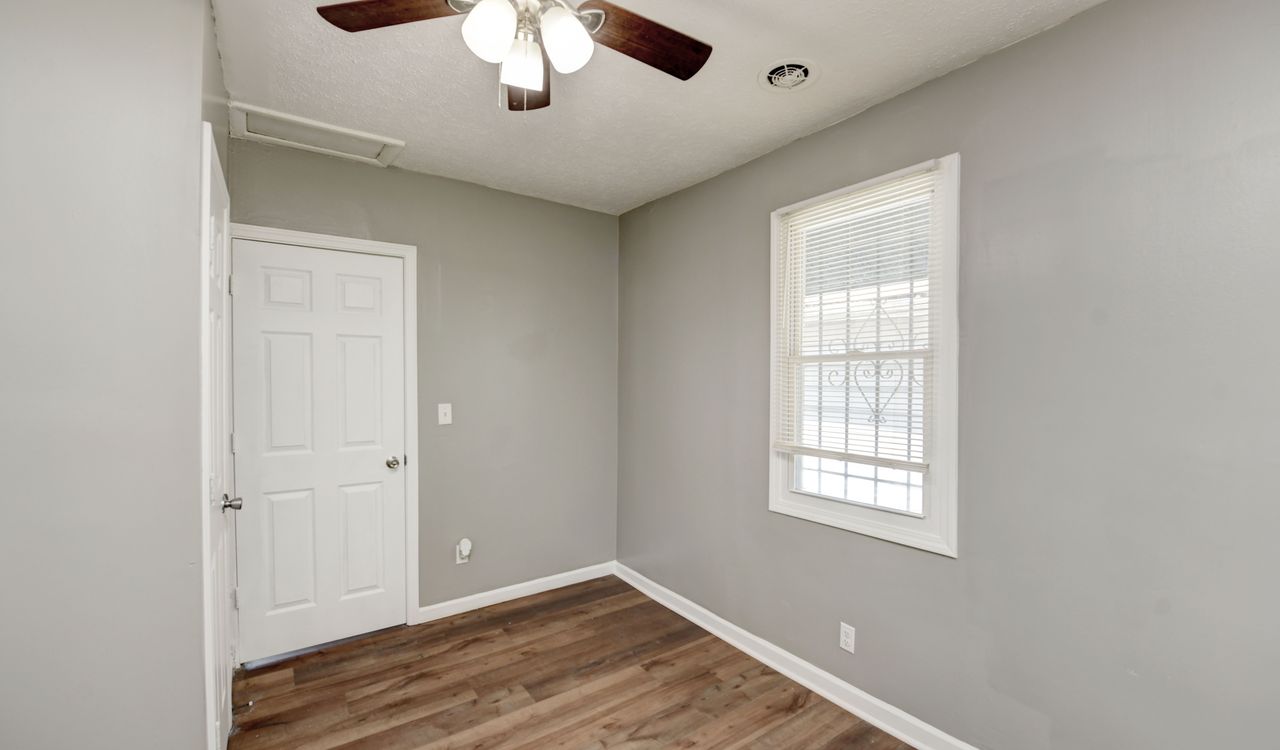 366 Wrexham Ave 366 1-2 photo 12