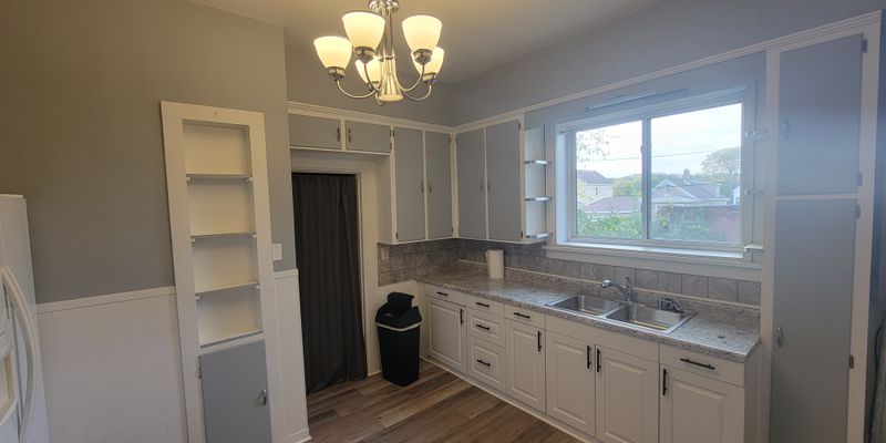 Dubuque Apartment: 523 Rhomberg Ave