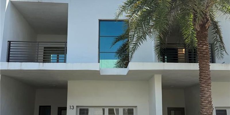 Hollywood Townhome: 2526 Pierce St