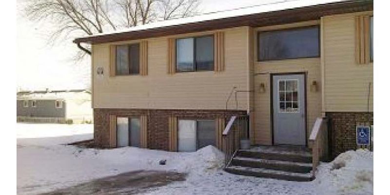 Marion Apartment: 3290 8th St