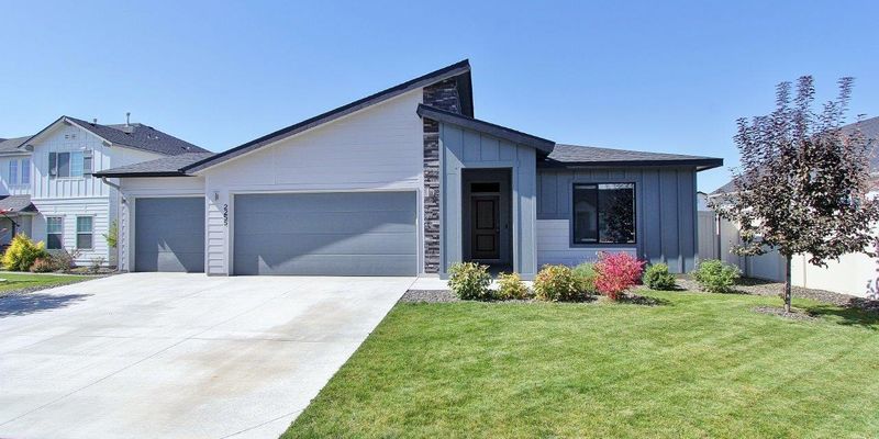 Star House: 2255 N Blue Marsh Wy