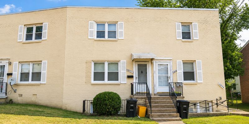 Temple Hills House: 3802 26th Ave  #16
