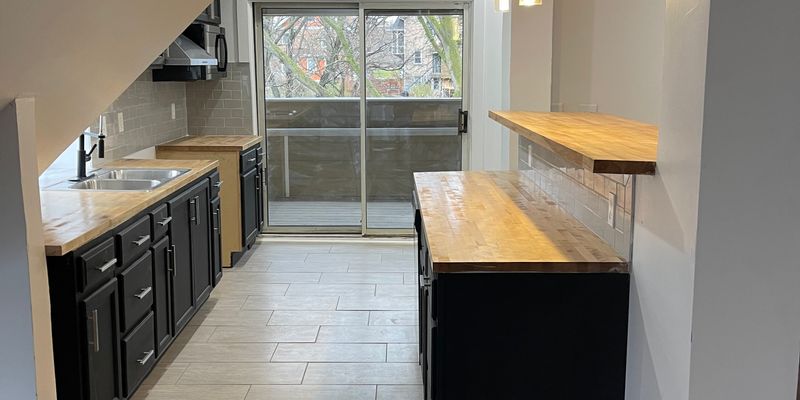 Cincinnati Apartment: 2832 Stanton Avenue