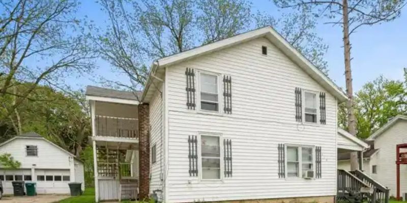 Ripon Apartment: 219 Washington Street