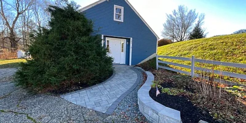 Dover House: 141 County Farm Cross Rd