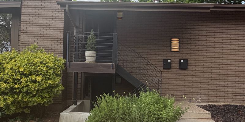 Salt Lake City House: 1825 S Foothill Dr