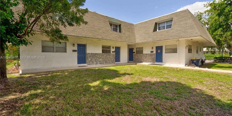 Dania Beach Apartment: 502 Phippen Waiters Rd