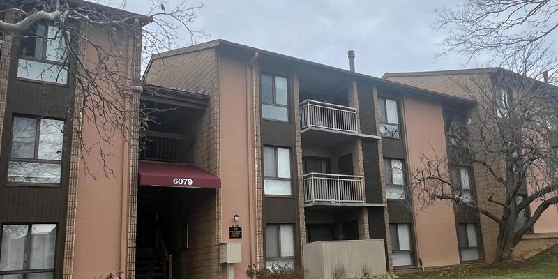 Columbia House: 6079 Majors Ln