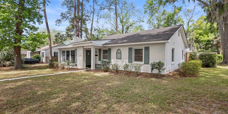 Savannah House: 1650 E Duffy St