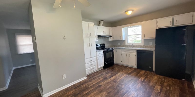 Huntsville House: 621 Murray Rd NW