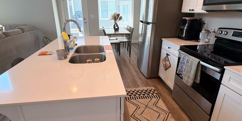 Vineyard House: 265 W 700 N