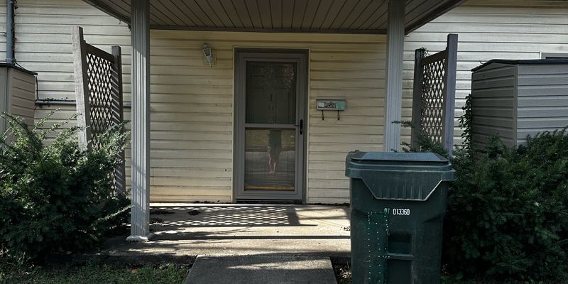 Tuscumbia Apartment: 202 S Cave St