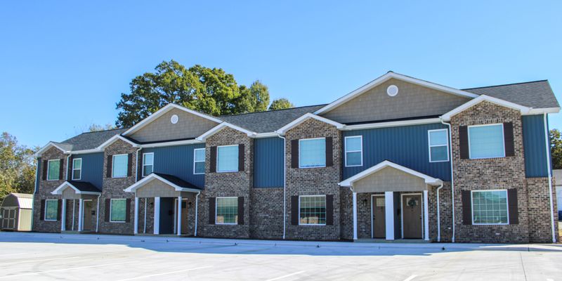 Maiden Townhome: 805 E Main St