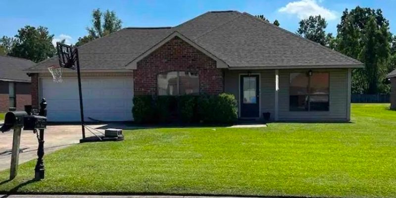 Darrow House: 40397 Hawthorne Drive