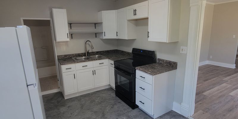 Clinton Apartment: 516 2nd Ave S