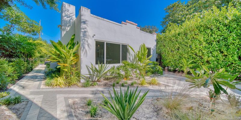 Biscayne Park House: 845 NE 119th St