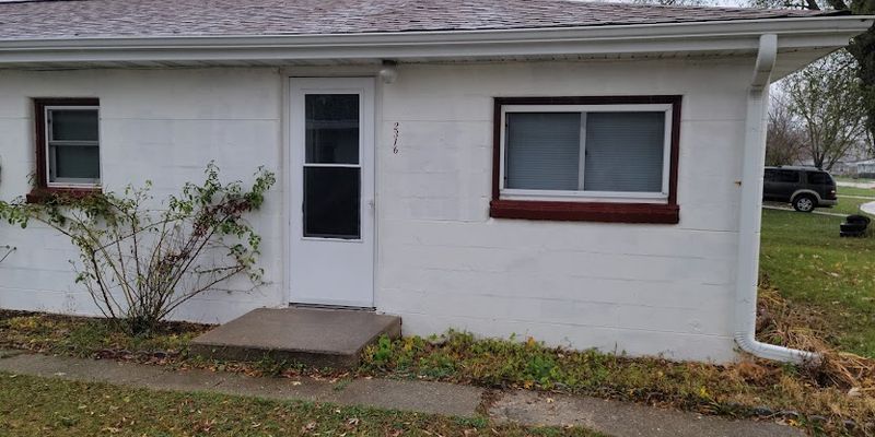 Rockford Apartment: 2316 Rockwell St