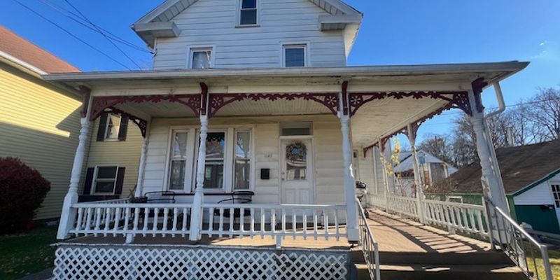 Stroudsburg House: 1041 Dreher Ave