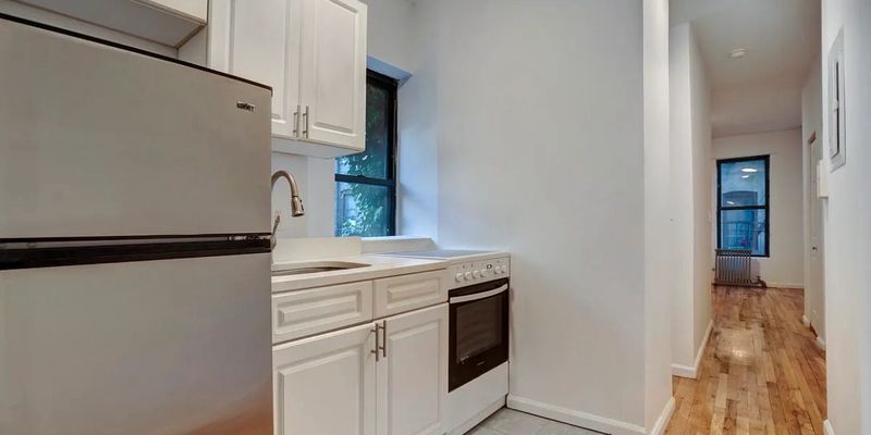 New York Apartment: 412 W 49th St