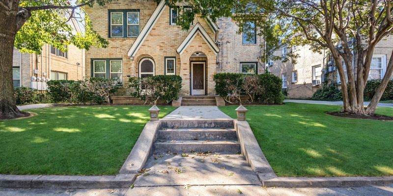 Dallas Multiplex: 5926 La Vista Dr