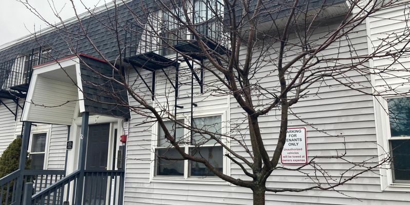 Fall River Apartment: 70 Barrows St