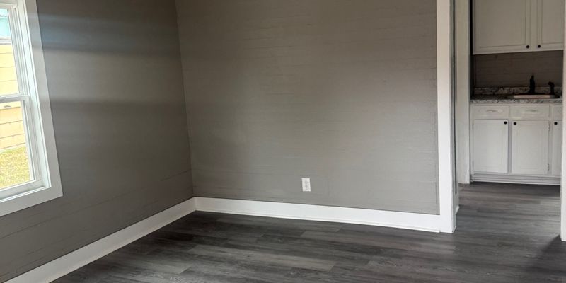 Anniston House: 2827 Gurnee Ave