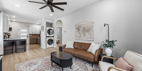 918_7th_St_SE (42 of 62).jpg